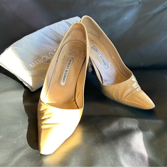 Nude Manolo Blahnik patent heels - Picture 1 of 12
